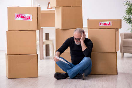 Old professional mover doing home relocation