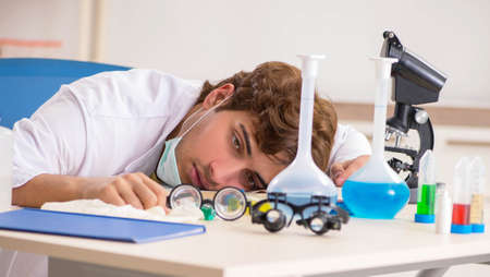 The funny crazy chemist doing experiments and testsの写真素材