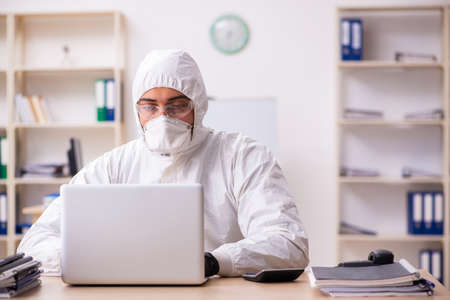 Office worker working in quarantine self-isolationの写真素材