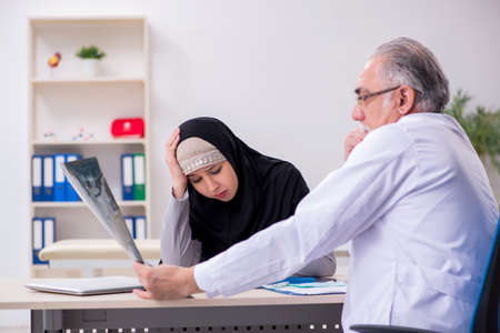 Arab woman visiting experienced doctorの写真素材