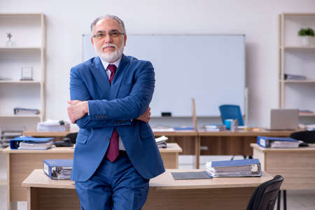 Old male boss employee working in the officeの写真素材