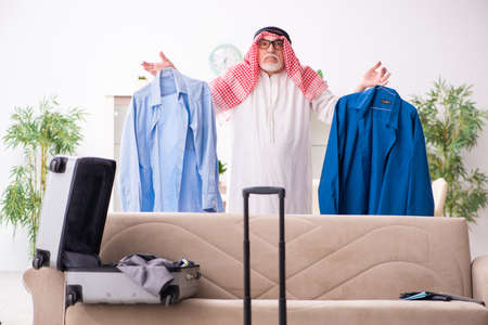Old arab businessman preparing for business tripの写真素材