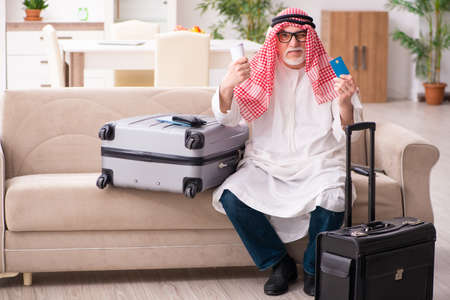 Old arab businessman preparing for business tripの写真素材