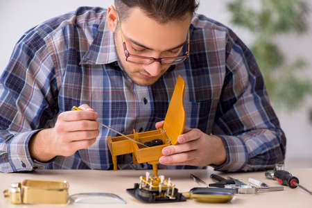 Young male watchmaker working in the workshopの写真素材