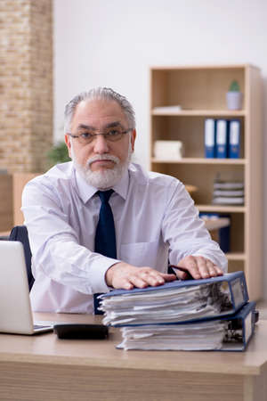 Old male employee working in the officeの写真素材