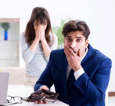 Bankrupt family with no cash at homeの写真素材