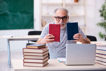 Old male student in tele-education conceptの写真素材