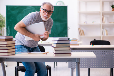 Old male student in tele-education conceptの写真素材