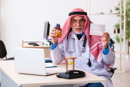 Old male arab doctor cardiologist working in the clinicの写真素材