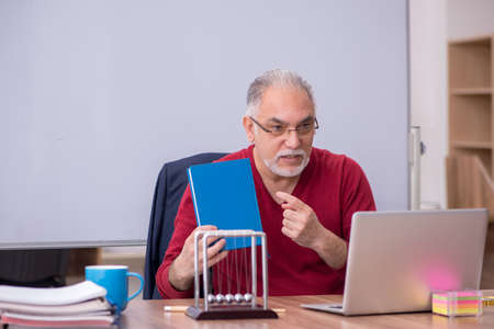 Old teacher physicist in telestudying conceptの写真素材