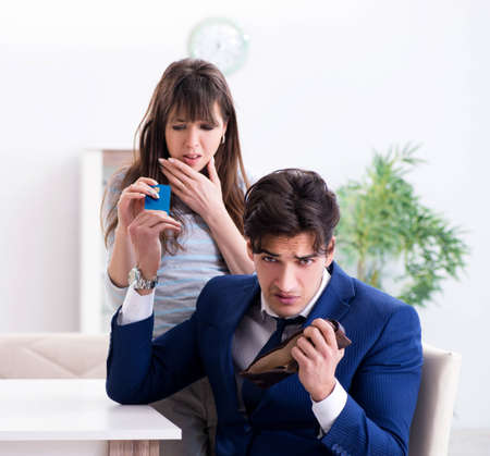 Bankrupt family with no cash at homeの写真素材