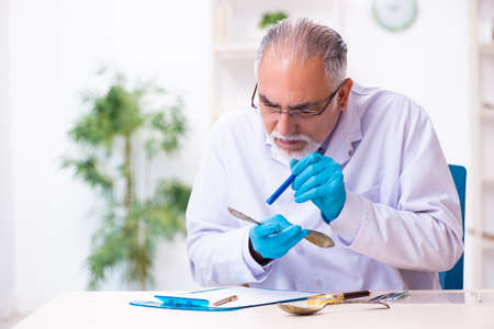 Old senior archaeologist working in the labの写真素材