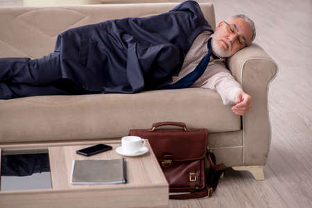 Old businessman employee waiting for business meetingの写真素材