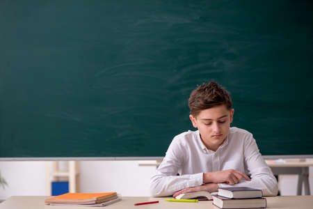 Boy sitting in the classromの写真素材