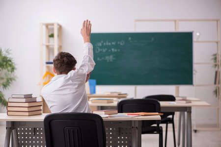 Boy sitting in the classromの写真素材