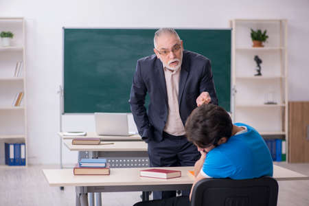 Teacher and student in the classの写真素材
