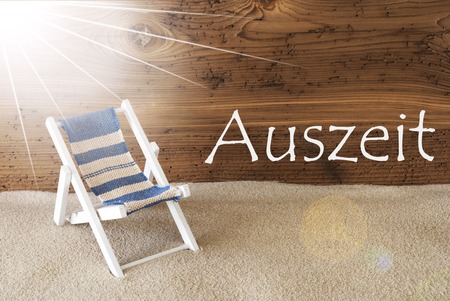 Sunny Summer Greeting Card With Sand And Aged Wooden Background. German Text Auszeit Means Relax. Deck Chair For Holiday Or Vacation Feeling.の写真素材