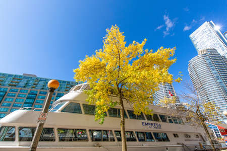 Toronto, Ontario, Canada-10 June, 2020: Toronto harbor cruise around Toronto Islands waiting for passengers and tourists in the Queens harborのeditorial素材