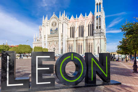 Leon, Guanajuato, Mexico, 20 September, 2021: The Expiatory Temple of Leon Dedicated to the Sacred Heart of Jesus (Templo Expiatorio del Sagrado Corazon de Jesus) in Leon historic city centerのeditorial素材