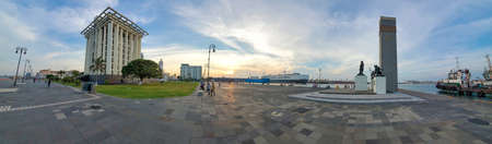 Veracruz, Mexico, 20 September, 2021: Panoramic view of Veracruz port wharf, ocean waterfront Malecon and Carranza Lighthouse, Faro Venustiano Carranza, that once guided ships around the city s bayのeditorial素材