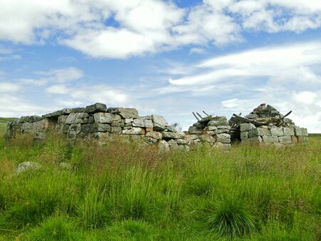 Ruïne tussen het gras                               の写真素材