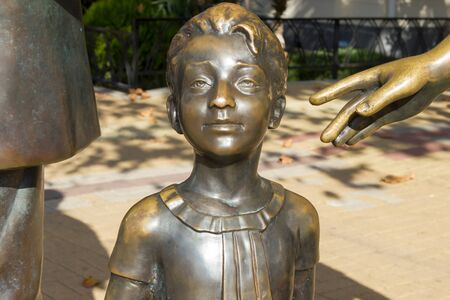 SOCHI, RUSSIA - November 06, 2015: The hand of mother lasts to the girl to the teenager (teenager) - the Monument. The marina, Sochi, Russia is establishedのeditorial素材