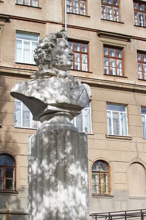 VOLGORAD, RUSSIA - October 11, 2015: Ð bust of the poet Pushkin Installed near the secondary school â13, Volgograd, Russiaのeditorial素材