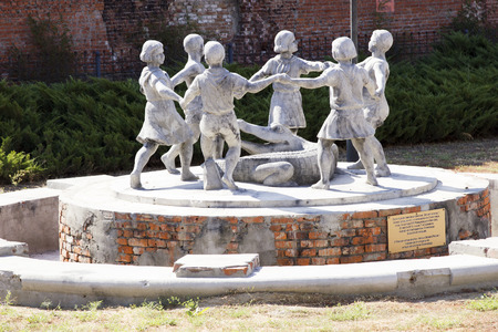 VOLGOGRAD, RUSSIA - August 04, 2015: Fountain Barmalya (Children's round dance). The central region, the museum panorama "Battle of Stalingrad", Volgograd, Russia is establishedのeditorial素材