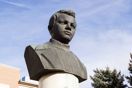 VOLGOGRAD, RUSSIA - October 14, 2015: the Monument as a bust to the boy to the scout of great domestic war Sashi Filippova, is established in park Sashi Filippova. October 14, 2015. Volgograd, Russiaのeditorial素材
