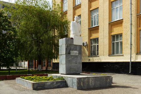 VOLGOGRAD, RUSSIA - May 04, 2016: Monument to Lenin V. Also Volgograd, Russia is established on Zhukov Avenue Street 83のeditorial素材