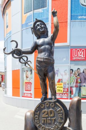 TAGANROG, RUSSIA - June 24, 2016: The boy's sculpture, is established in honor of 20 years to a Trade row, established in the city of Taganrog, Russiaのeditorial素材