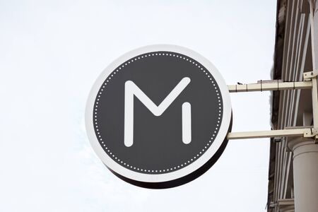 VOLGOGRAD, RUSSIA - December 15, 2016: The index of the subway in the form of a round sign is attached to a house facadeのeditorial素材