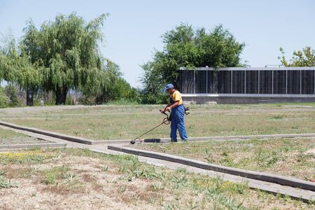 VOLGOGRAD, RUSSIA - July 06, 2016: Janitors, cleaners are spent at the Volgograd memorial soldier's cemetery. Mamayev Kurgan, Volgogradのeditorial素材