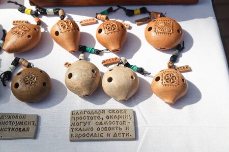VOLGOGRAD, RUSSIA - September 11, 2016: Sale of clay penny whistles to a naulitsa of the city, central embankment. Volgograd, Russiaのeditorial素材