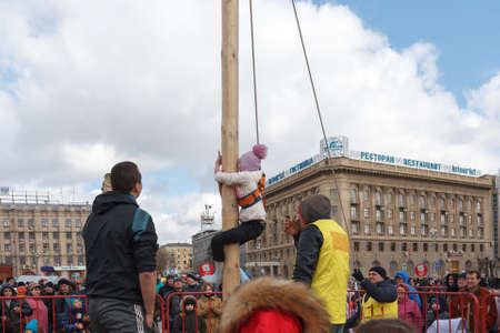 VOLGOGRAD, RUSSIA - February 26, 2017: Maslenitsa holiday, festivities and entertainments on the area of the fallen Fightersのeditorial素材
