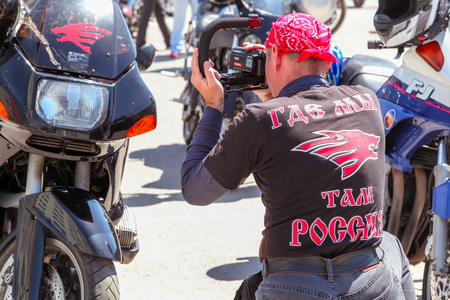 VOLGOGRAD, RUSSIA - May 5, 2018: A meeting of motorcyclists, bikers on motorcycles on the square in front of Broadcasting Company Europeのeditorial素材