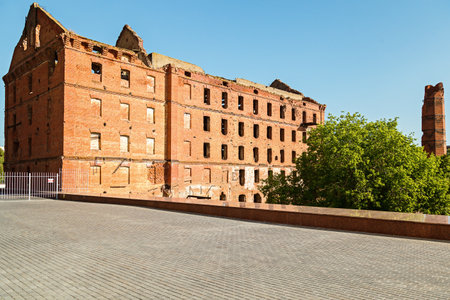 VOLGOGRAD, RUSSIA - 27 April, 2019: The destroyed house from a brick, Gergardt's Mill or Grudinin's mill, in Volgogradのeditorial素材