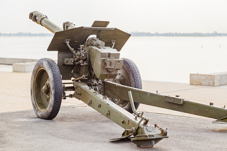 VOLGOGRAD, RUSSIA - 27 April, 2019: the artillery old gun is put on the river embankment of the city of Volgogradのeditorial素材