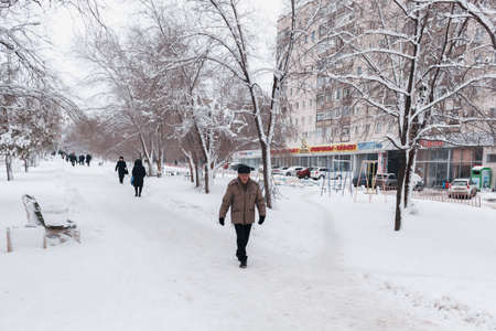VOLGOGRAD, RUSSIA - 23 December, 2018: Walks of people in the winter park in the winter with white snow and hoarfrost on treesのeditorial素材
