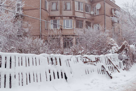 VOLGOGRAD, RUSSIA - 23 December, 2018: The inhabited multi-storey brick building with a fence in snow in the winterのeditorial素材