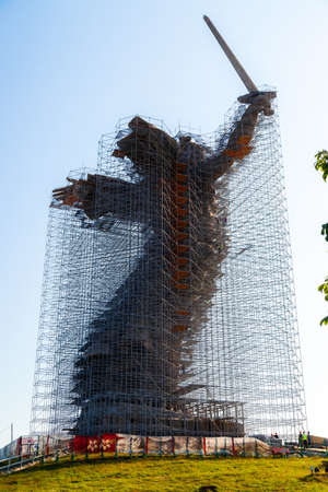 VOLGOGRAD, RUSSIA - July 20, 2019: Repair of the monument Homeland Mother calls! Volgogradのeditorial素材