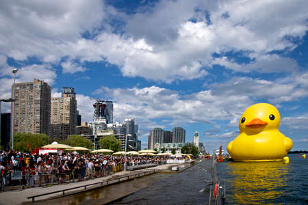 Yellow duck displayed in HTO park in Torontoのeditorial素材