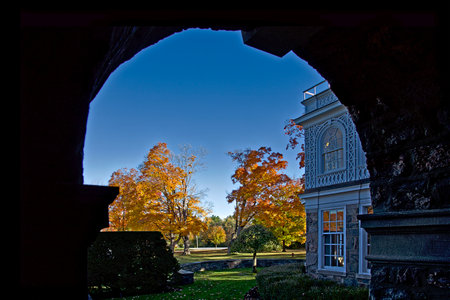 View of outdoor autumn leaf colour through the arch of the buildingの写真素材