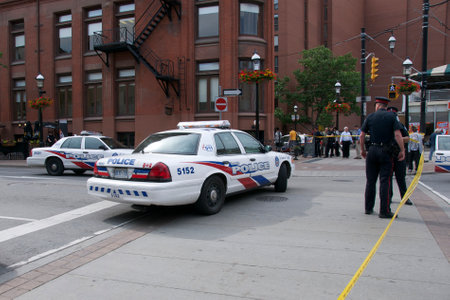 Toronto, Ontario, Canada - 06/04/2010: Police line tape and police cars set up to block the areaのeditorial素材