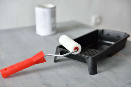 Paint roller and painting tray on a tableの写真素材