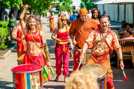 MOSCOW, RUSSIA - 18 MAY: Participants of annual carnival in Moscow in Ermitage Garden - baraban show group Marakatu. Moscow, 18 may, 2013のeditorial素材