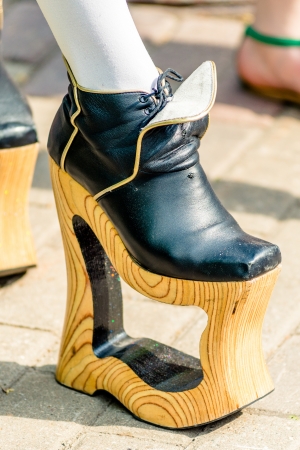 MOSCOW, RUSSIA - 18 MAY: Participants of annual carnival in Moscow in Ermitage Garden - designer's shoes. Moscow, 18 may, 2013のeditorial素材