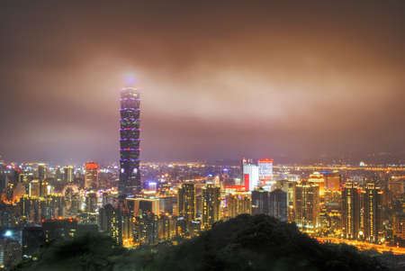 City night scene with clouds over famous skyscraper in Taipei, Taiwan.のeditorial素材