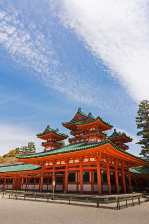 Green roof of Heian Jingu Shrine building under blue sky in Kyoto.のeditorial素材