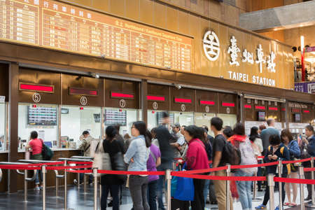 TAIPEI - Nov 21 : Lobby of Taipei Station with tourists and tickets vending machine in November 21, 2014 in Taipei, Taiwan.のeditorial素材